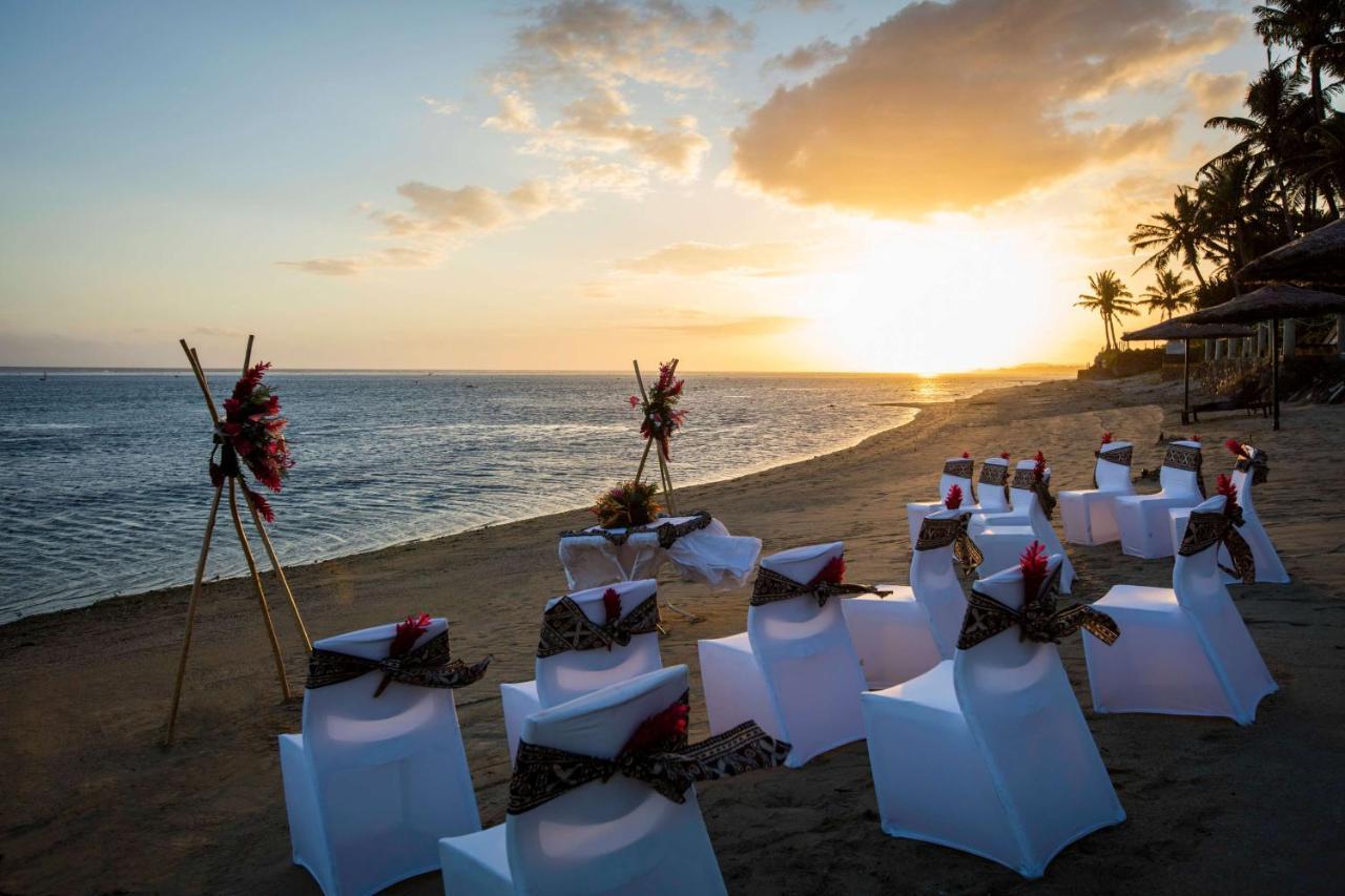Outrigger Fiji Beach Resort Korotogo Luaran gambar Sunset at the beach