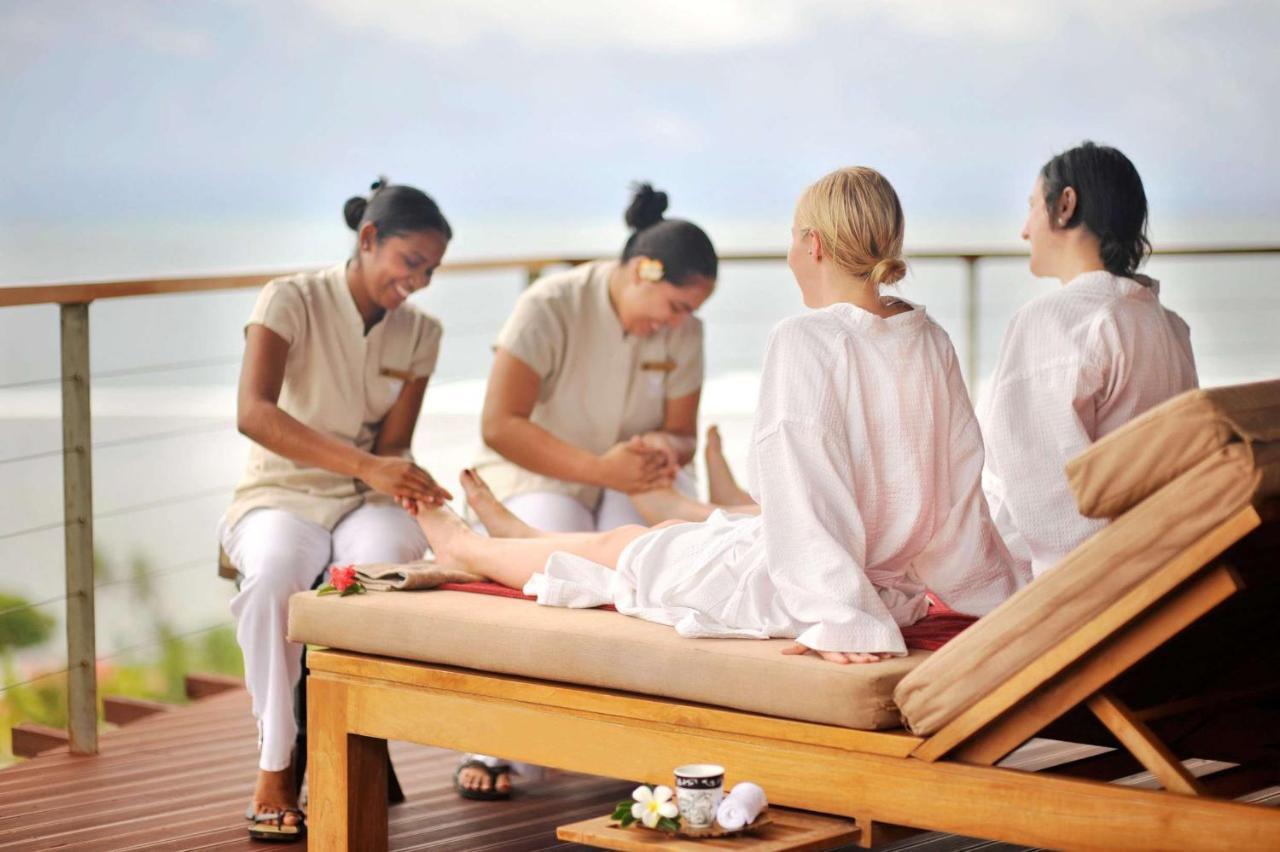 Outrigger Fiji Beach Resort Korotogo Luaran gambar Spa treatment