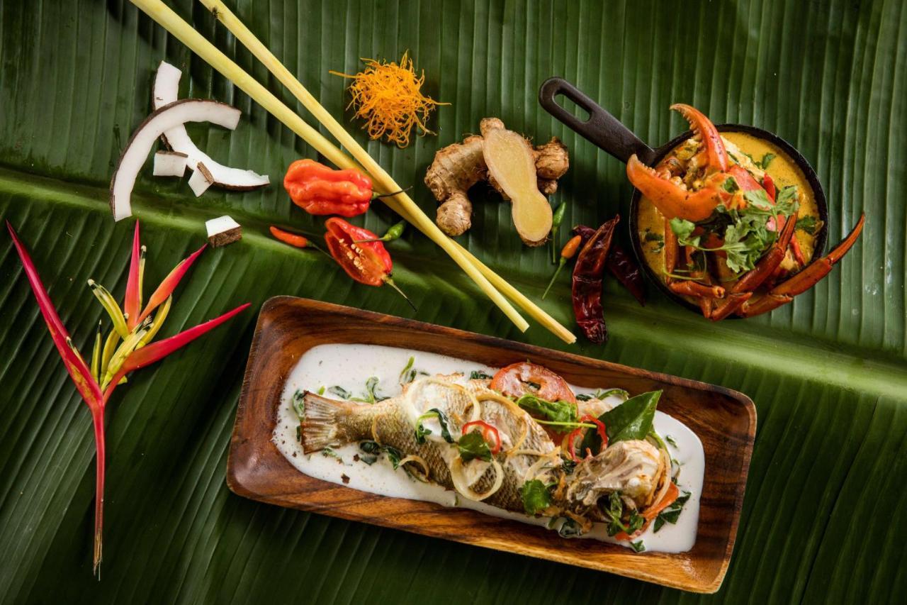 Outrigger Fiji Beach Resort Korotogo Luaran gambar Thai food