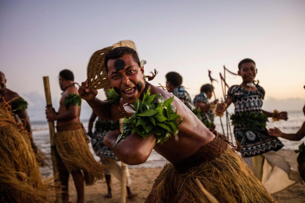 Outrigger Fiji Beach Resort Korotogo Luaran gambar A dancer from the Malaita province