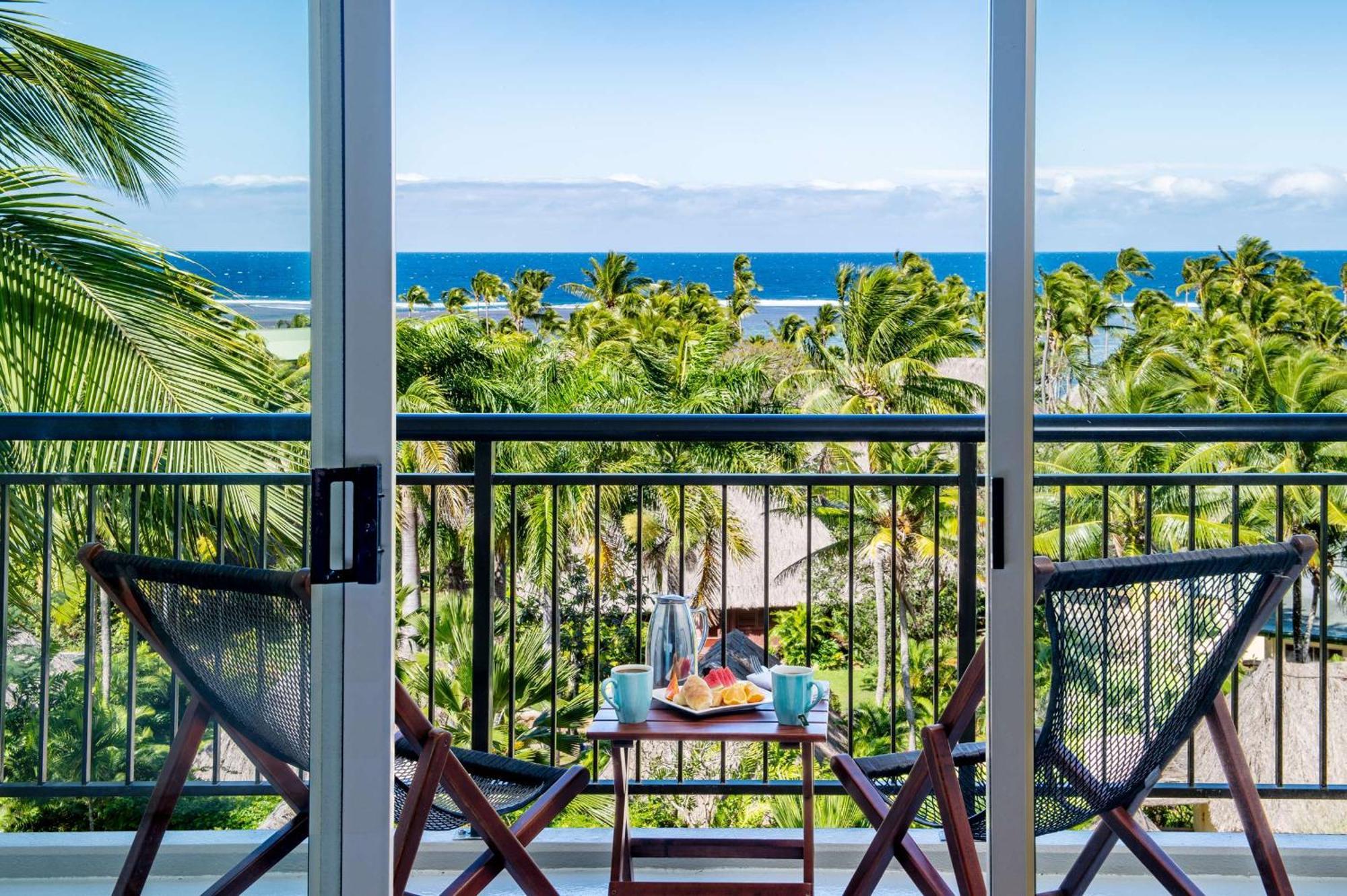 Outrigger Fiji Beach Resort Korotogo Luaran gambar View from a balcony