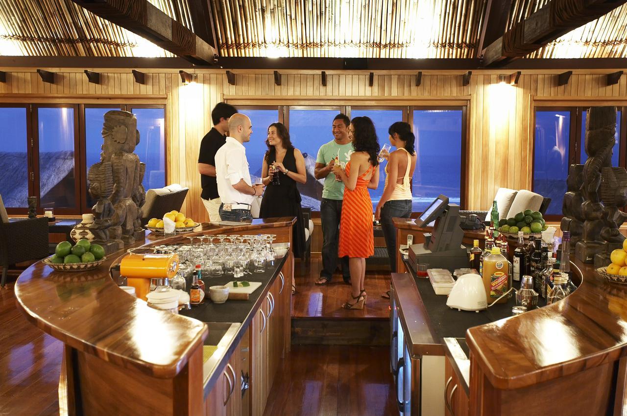 Outrigger Fiji Beach Resort Korotogo Luaran gambar The interior of the restaurant